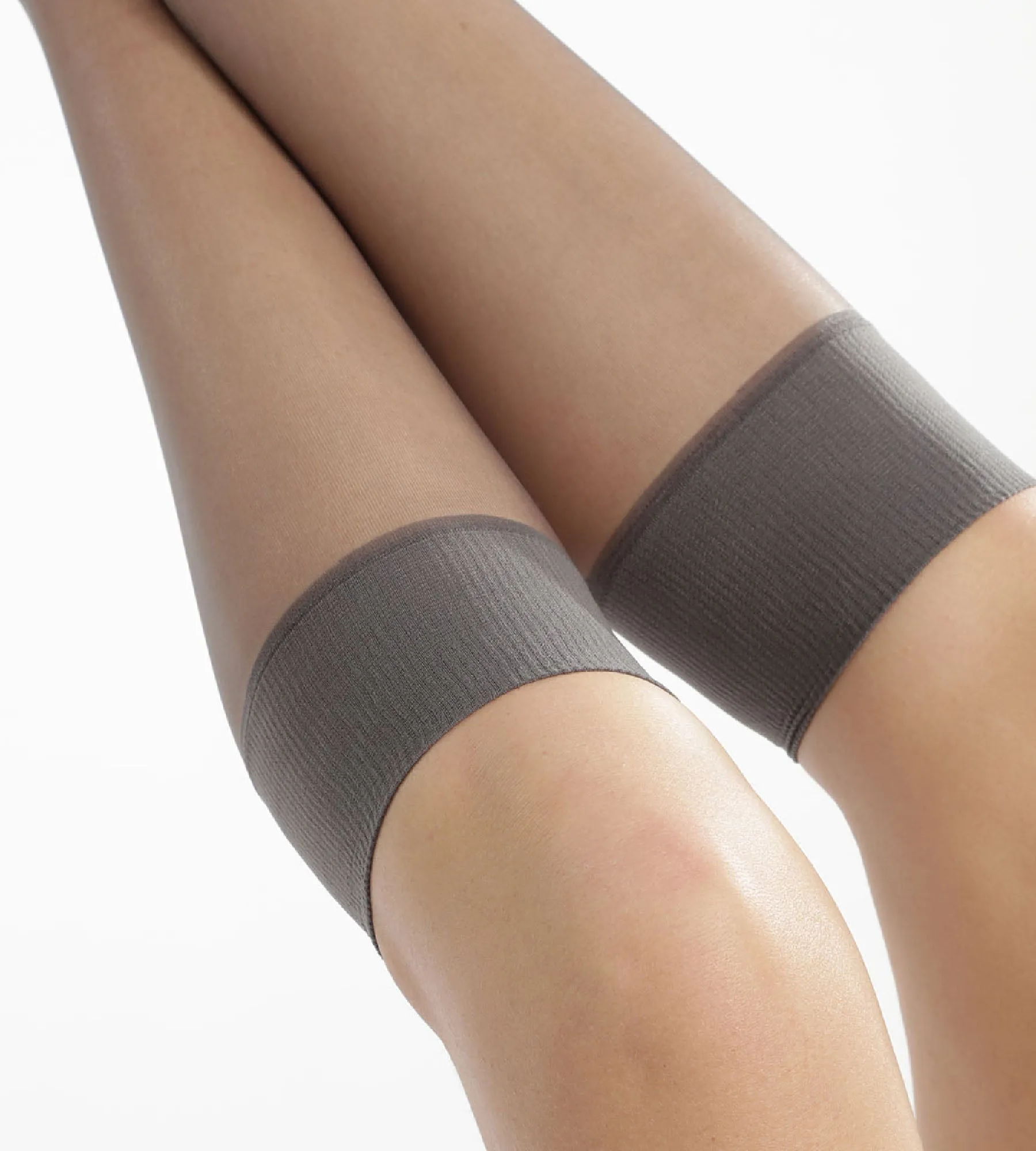 Pack of 2 pairs of Mes Essentiels 15 sheer knee highs in pepper