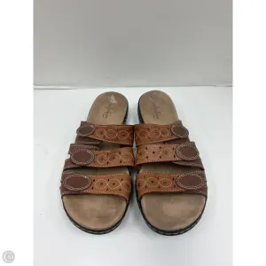 Sandals Flats By Clarks In Brown, Size: 9.5